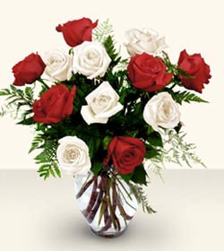 Ankara Batıkent Çiçekçi firması ürünümüz karışık güller vazo demeti Ankara çiçek gönder firması şahane ürünümüz