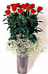 Ankara Yenimahalle Çiçekçi firma ürünümüz Cam içinde 11 gül Ankara çiçek gönder firması şahane ürünümüz
